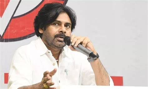 పవన్‌ కళ్యాణ్‌ కు పోలీసుల నోటీసులు Police Notice To Pawan Kalyan