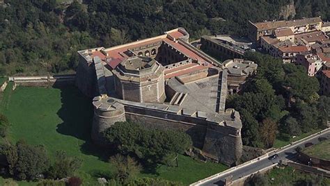 Cosa Vedere A Civita Castellana L Incantevole Borgo Arroccato Sul Tufo