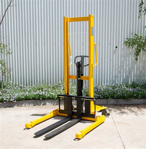 Liftsmart Straddle Leg Manual Stacker Adaptalift Store