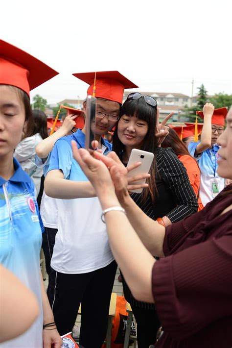 林州一中近千人舉行十八歲成人禮慶典活動 每日頭條