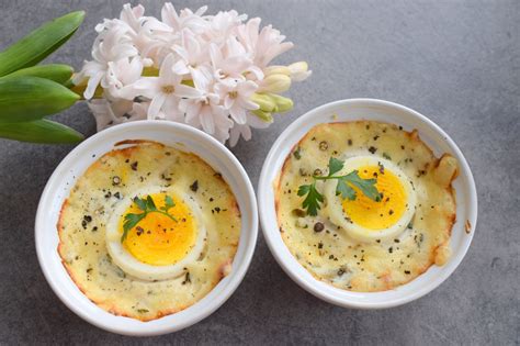 Jajka zapiekane w kokilkach z wędzonym dorszem przepis