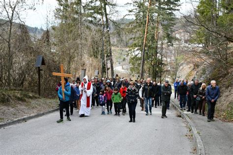 Via Crucis Interparrocchiale Comunità Pinetana