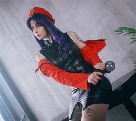 Modelo Martina The Witch Fez Um Encantador Cosplay Da Misato De