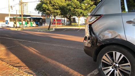 Bus O E Sportage Colidem Em Cruzamento Sem Foro Cgn O Maior