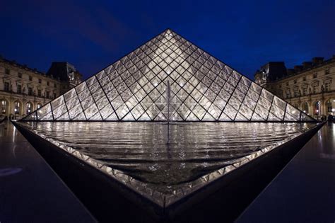 PIRAMIDA LOUVRE | ANTARA Foto