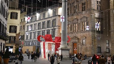 Alberi Luminarie E Installazioni Darte Firenze Accende Le Luci Del