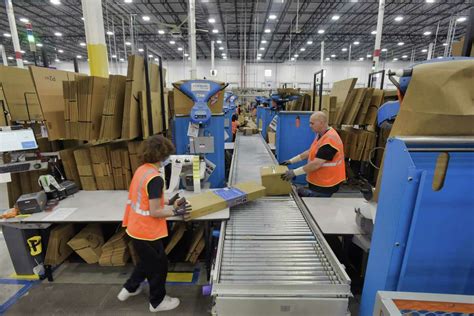 A Look Inside Amazon S New Schodack Fulfillment Center