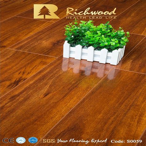 12mm V Groove Water Resistant Oak Laminate Flooring Laminated Floor