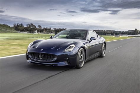 Sul Nuovo Numero Di Auto Maserati Granturismo Il Graffio Del Tridente