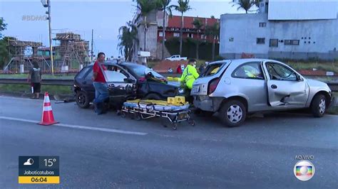 Acidente Entre Carreta E Carros Deixa Feridos No Anel Rodovi Rio De