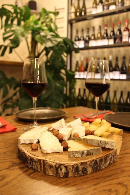 Paris : French Wine And Cheese Pairing