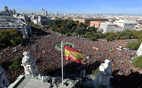 VIDEO Sute de mii de oameni au ieșit în stradă la Madrid împotriva