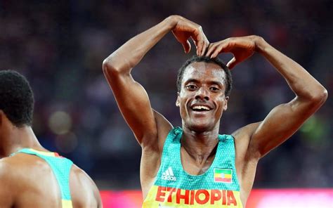 Mo Farah Reclaims The Mobot On Top Of The London Eye In Emotional