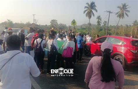 Alumnos De La UNIPEG Atoyac Bloquean Por 4 Horas La Carretera Federal