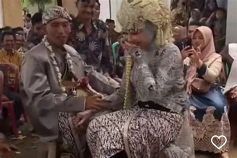 Foto Viral Video Pengantin Di Temanggung Diarak Dengan Gerobak