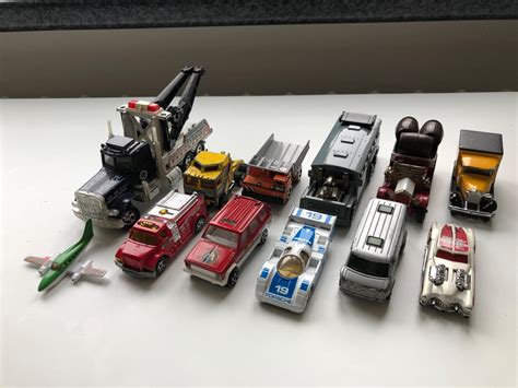 Mix starších modelů autíček MATCHBOX Hot wheels většinou výroba EU Aukro