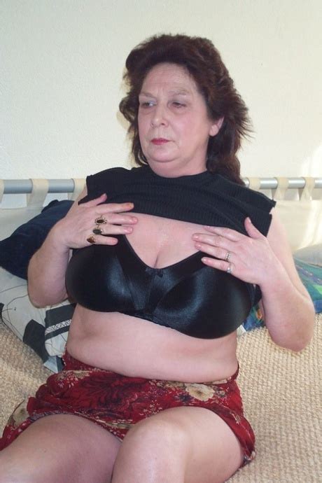 Chubby Amateur Mature Trudi Flaunts Her Big Tits And Masturbates