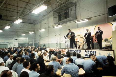 Historical Photos of Johnny Cash's Folsom Prison Concert in 1968 ...