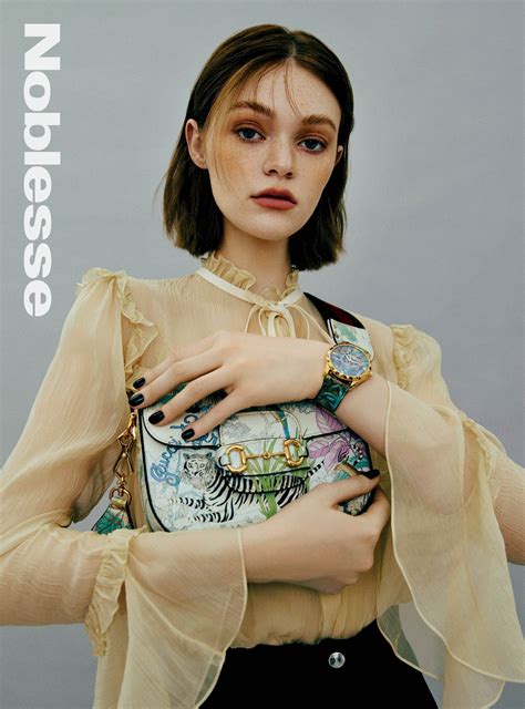 GRAY – AGENCIA MODEL MANAGEMENT