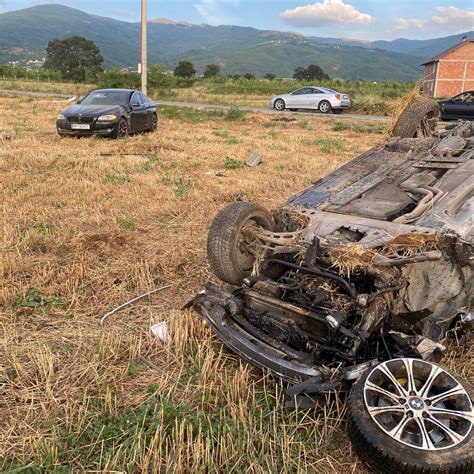 Dy të lënduar në aksidentin ku u rrokullisën veturat në Suharekë