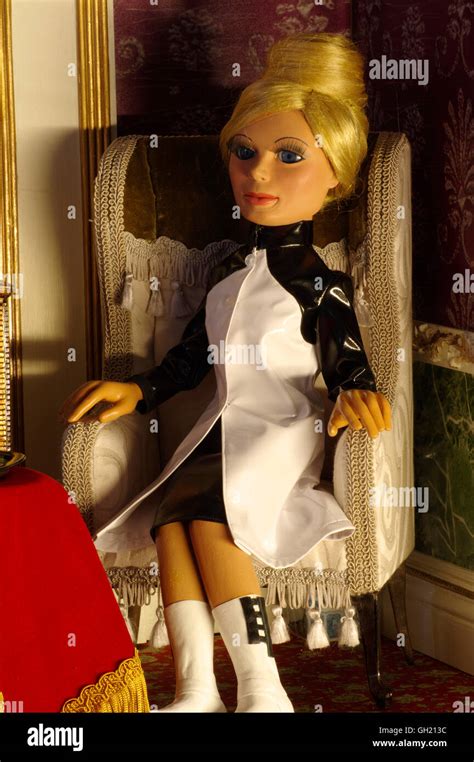 Gerry Anderson Marionette Figur Lady Penelope Stockfotografie Alamy