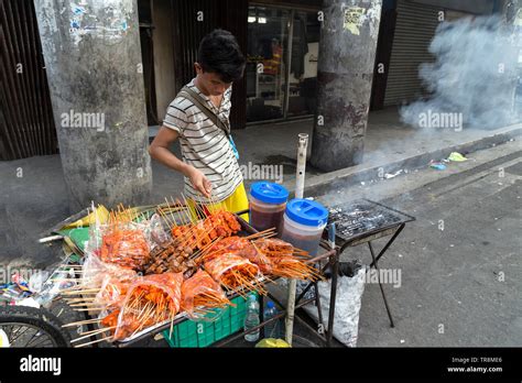 Filipino Food Vendor Hi Res Stock Photography And Images Alamy