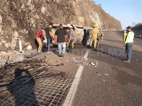 Vuelca Y Se Incendia En La Autopista Tres Lesionados