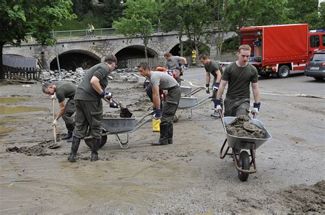 Bundesheer Aktuell 300 Soldaten Helfen In Tirol