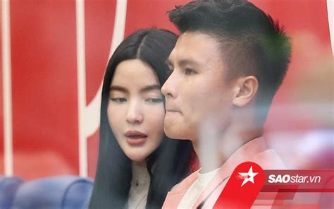 HOT Quang Hải công khai bạn gái trong ngày đặc biệt Saostar vn