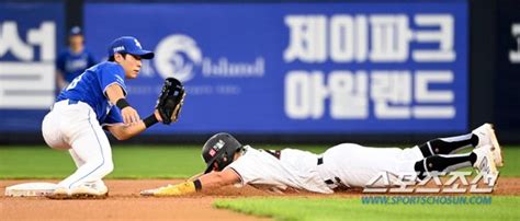 포토 도루성공 배정대 공보다 빠른 슬라이딩 네이트 스포츠