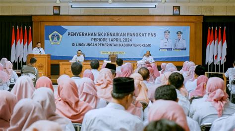 Pns Pemkab Gresik Naik Pangkat Ini Pesan Bupati Beritautama Co