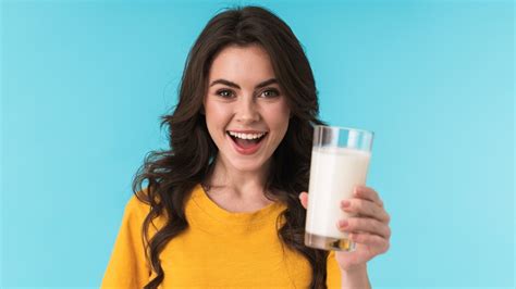 Cow Milk Vs Plant Milk What Is A Healthier Choice Healthshots