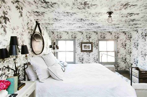 30 Beautiful Wallpapered Bedrooms