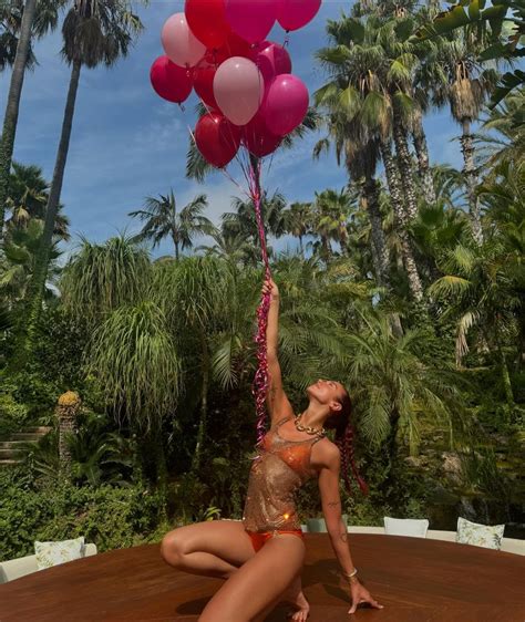 Cuánto cuesta bikini que Dua Lipa usó por su cumpleaños
