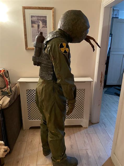 I made a husk costume for a Halloween party, how did I do : r/Barotrauma