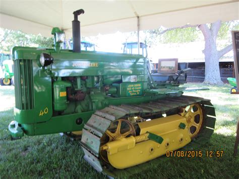 John Deere Model 40c Crawler From The Ground John Deere Equipment Old Tractors Tractor Photos