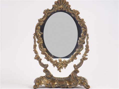 Lot de Miroir de toilette de style Louis XIV en bronze à décor de Putto