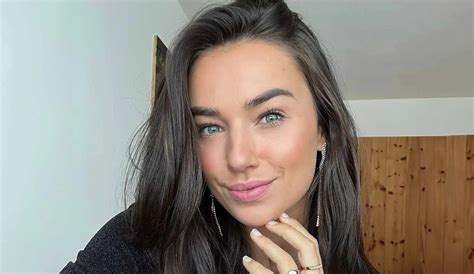 FOTO S Nina Warink Duikt In Lingerie De Keuken In Om Haar Kookboek Te