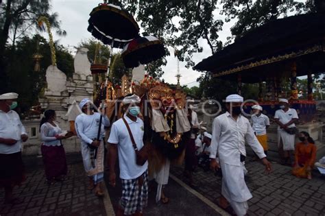 Jelang Hari Raya Kuningan Di Bali Antara Foto