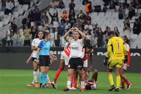 Direito A Lei Da Ex Corinthians Feminino Vence O Internacional