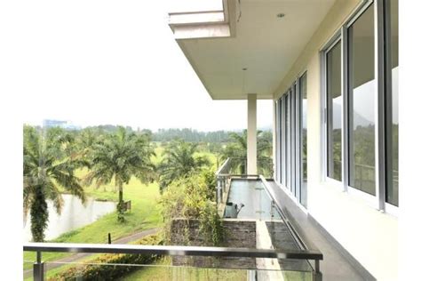 Rumah Sultan View Lapangan Golf Mewah Lantai Gunung Salak Tanpa