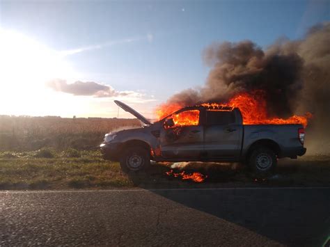 Una Camioneta Se Prendi Fuego Por Completo Informe Oficial De Prensa