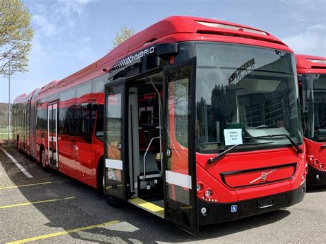 Neuer Gelenkbus Volvo 7900 Hybrid Nr 213 für BERNMOBIL am 13 4 22 bei