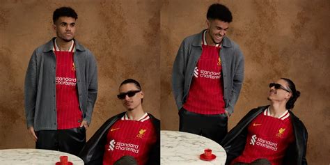 Luis D Az Fue Imagen Del Lanzamiento De La Nueva Camiseta Del Liverpool