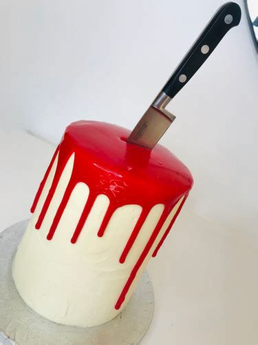 Halloween blood drip cake | Make & Bake House