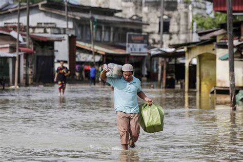 23 000 Personas Evacuadas Por Las Inundaciones En Malasia