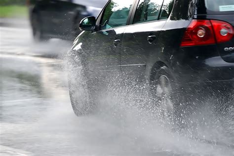 Qué es el aquaplaning y cómo prevenirlo Revista Racing Car