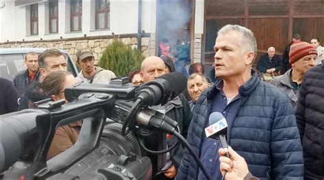 Председник Вучић са власником винарије из Велике Хоче - ИН4С