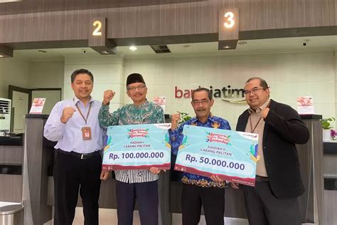 Dua Nasabah Asal Pacitan Ini Beri Bukti Menabung Di Bank Jatim Bisa