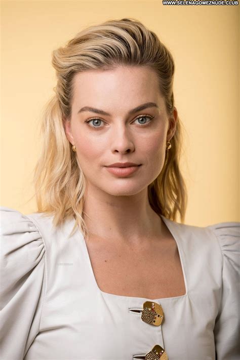 Margot Robbie No Source Celebrity Beautiful Sexy Babe Posing Hot